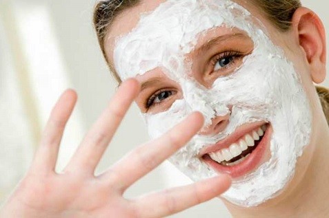 gommage visage peau grasse